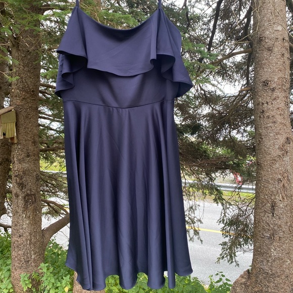 Beautiful Le Chateau dress - Picture 1 of 3